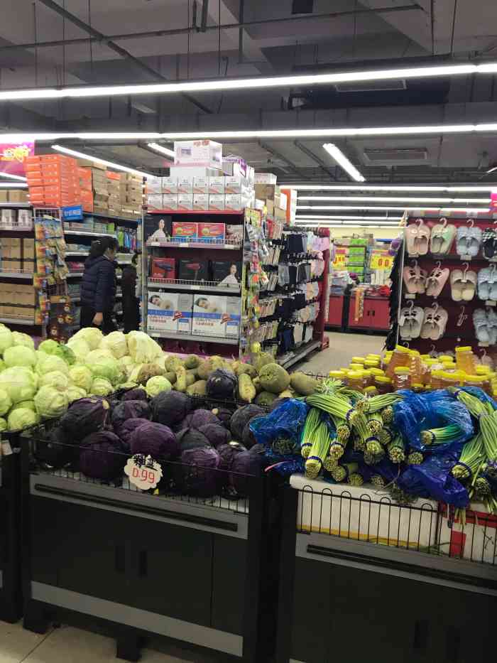 海泉生活广场-"没事就喜欢来超市逛一逛,里面东西很全,好.