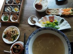 龙云将军过桥米线-翠湖湾海鲜音乐餐厅