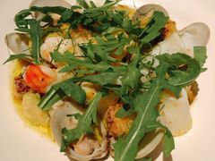 温热海鲜沙拉配牛油果-Mercato莫卡多露台餐厅与酒吧(K11店)
