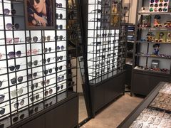 -回瑞眼镜·蔡司·依视路官方授权店(广益路万达店)