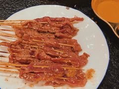 -何妹湿辣牛肉·粤式烧烤砂煲(桂雅路店)