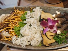 -老牌坊云南鱼豆花火锅(哈西万达店)