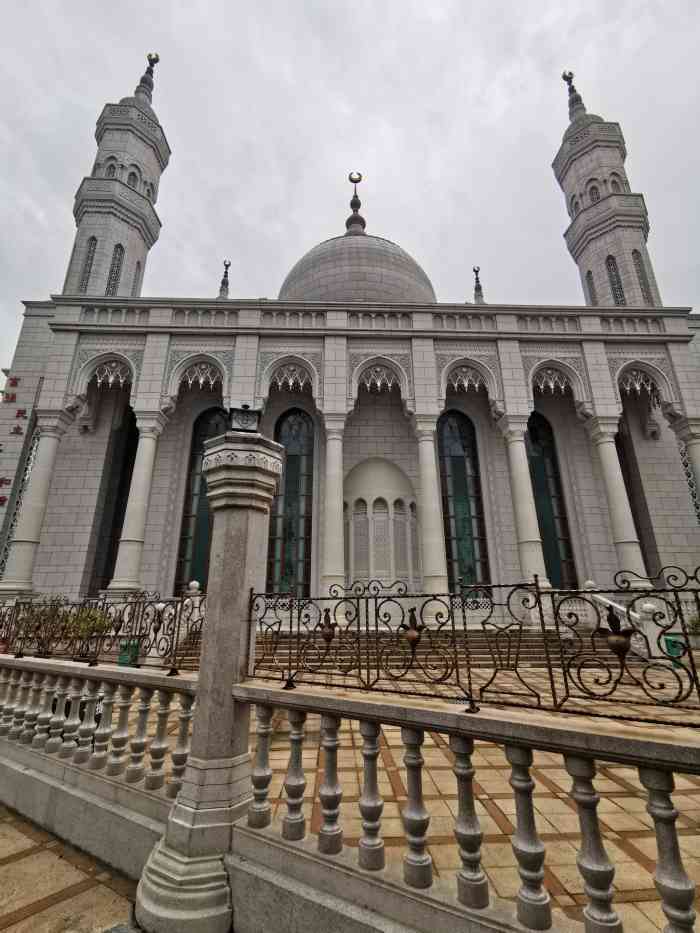 西宁南关清真寺-"西关清真寺的历史非常悠久,独特的建筑风格.