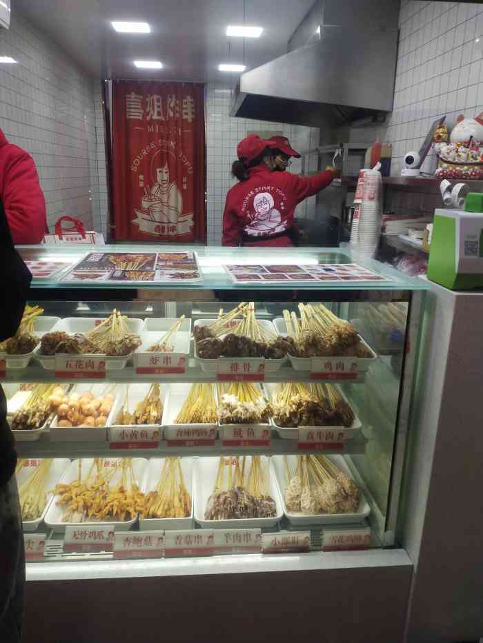 这家店没有在官亭路上一开始还进去找了一会发现是在之心城对面离地