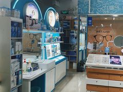 -英伦眼镜蔡司依视路折扣店(通州万达店)