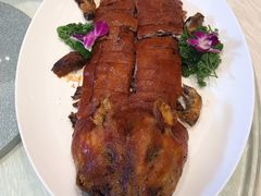 大红乳猪-海都六福酒家(世博广场店)