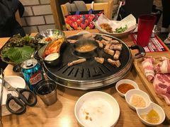 -江南猪肉商会无限续吃(弘大店)