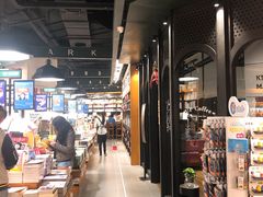 -西西弗书店&矢量咖啡(凯德晶萃广场店)