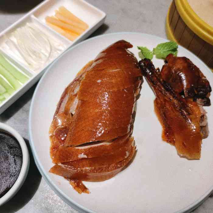 老板挺局气,现在这么火,菜品."-大众点评移动版