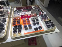 -美式眼镜·授权蔡司.依视路.尼康.豪雅.明月(人民广场店)