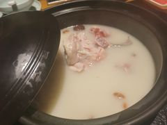-洪氏嗨捞·广东猪肚鸡·椰子鸡火锅(西咸万象城店)