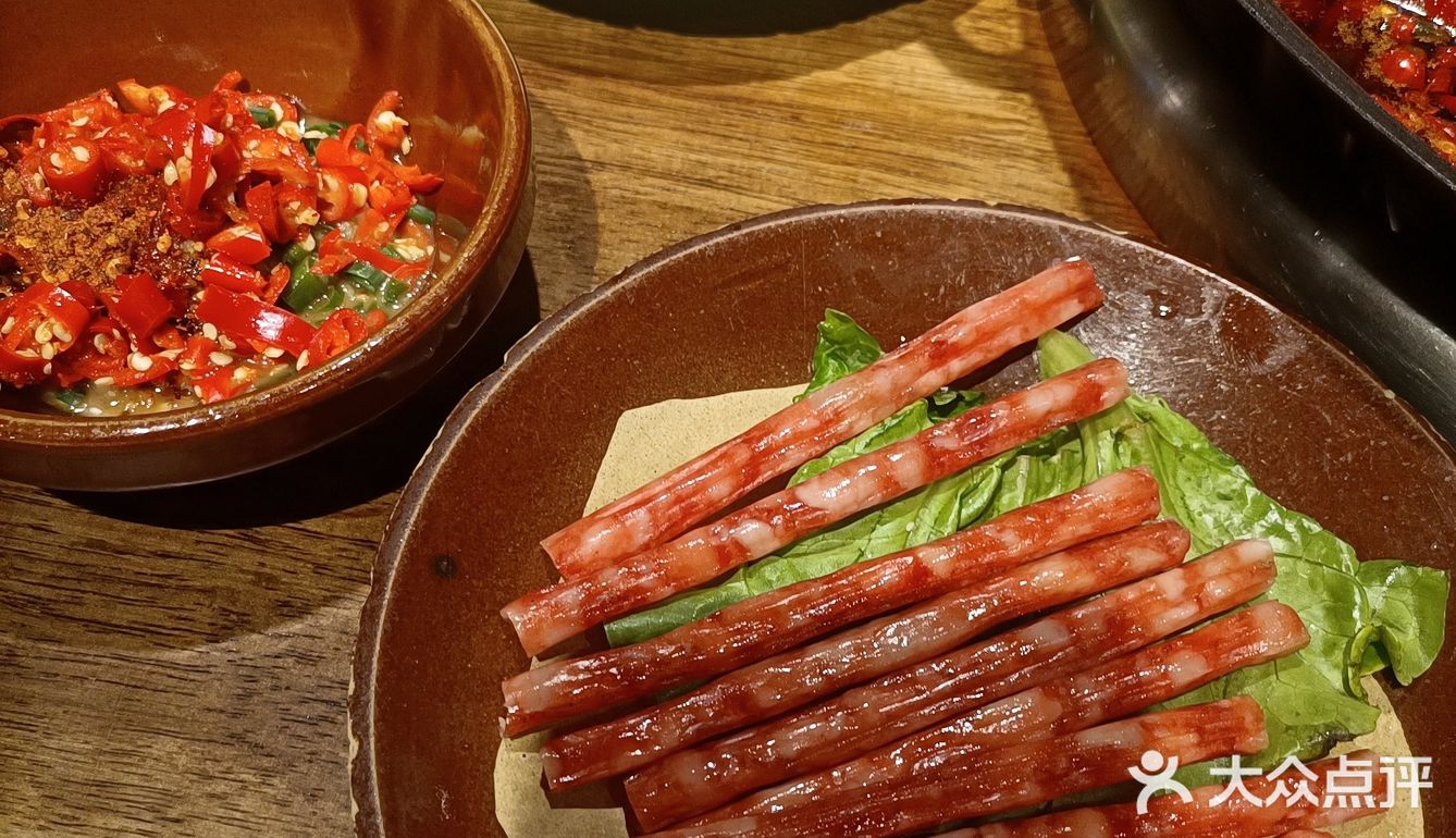 又是一家生意火爆的民间火锅