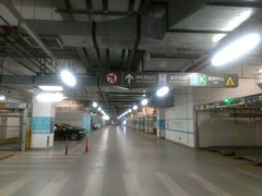 -虹桥天地-停车场