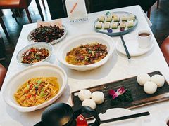 -阿瓦山寨·湘菜现炒·剁椒鱼头王(咸阳总店)