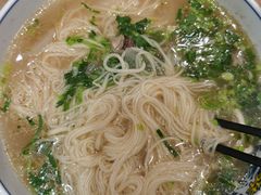 招牌骨汤牛肉面-西部马华清真兰州牛肉面·烧烤夜市(三里河店)