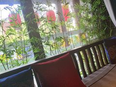 -帅巴人舅母子腊蹄民俗村