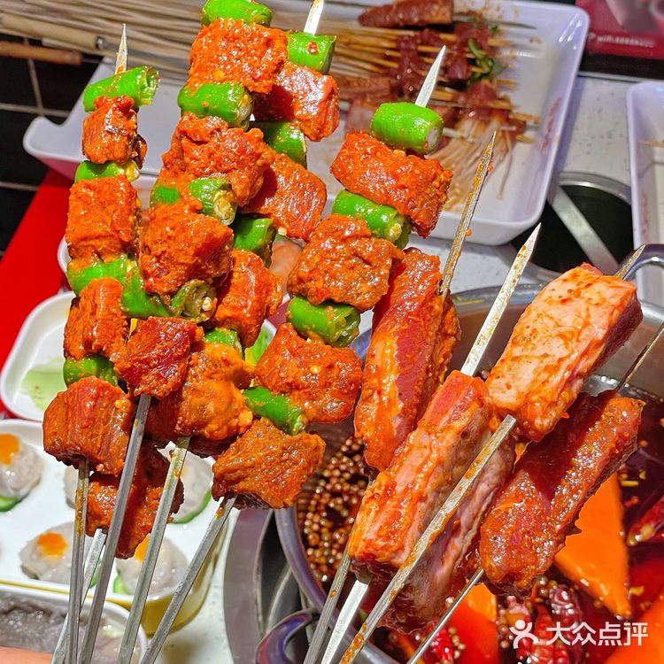 重庆洪崖洞旁平价串串店🍢小吃超多，人均40