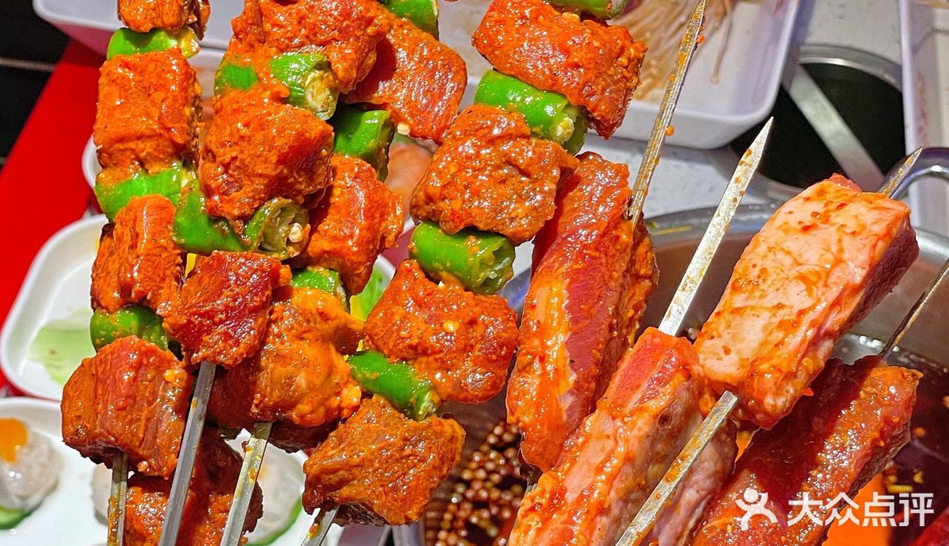 重庆洪崖洞旁平价串串店🍢小吃超多，人均40