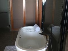 -三亚湾海居铂尔曼度假酒店