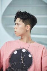 -一家只做男发烫染的店