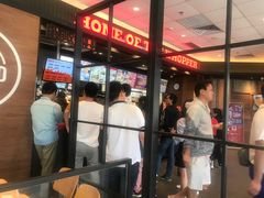 等位区-汉堡王(嘉定宝龙城市广场)