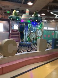 -多多淘儿童体验中心(重庆来福士店)