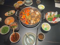 现熬野生菌汤锅-季季山·云南野生菌火锅(上海首店)
