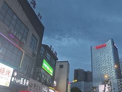 -顶峰夜宴·龙虾烧烤大排档(九江学院店)