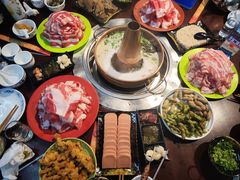 -洞庭洲·防空洞火锅·烧烤·铜锅涮肉(新百广场店)