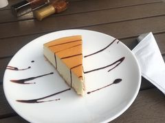 原味乳酪-两棵枇杷树