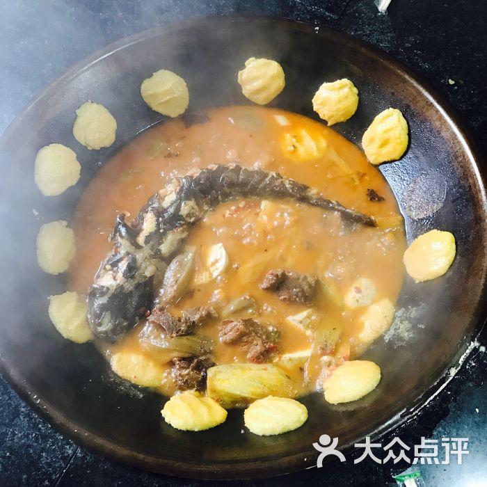 庄稼院铁锅炖清江鱼锅图片 - 第2张