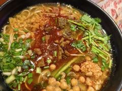-爆炸头阿姨小四川正宗川味小吃(无任何分店)