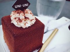 小布朗-UNI UNI(环亚凯瑟琳店)