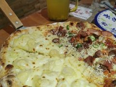 狂野榴莲双拼披萨-盘炉forenza·云贵川融合小食堂 ( 钟楼中柳巷店)