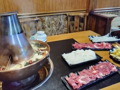 -果松木炭酸菜铜火锅·外婆参鸡汤