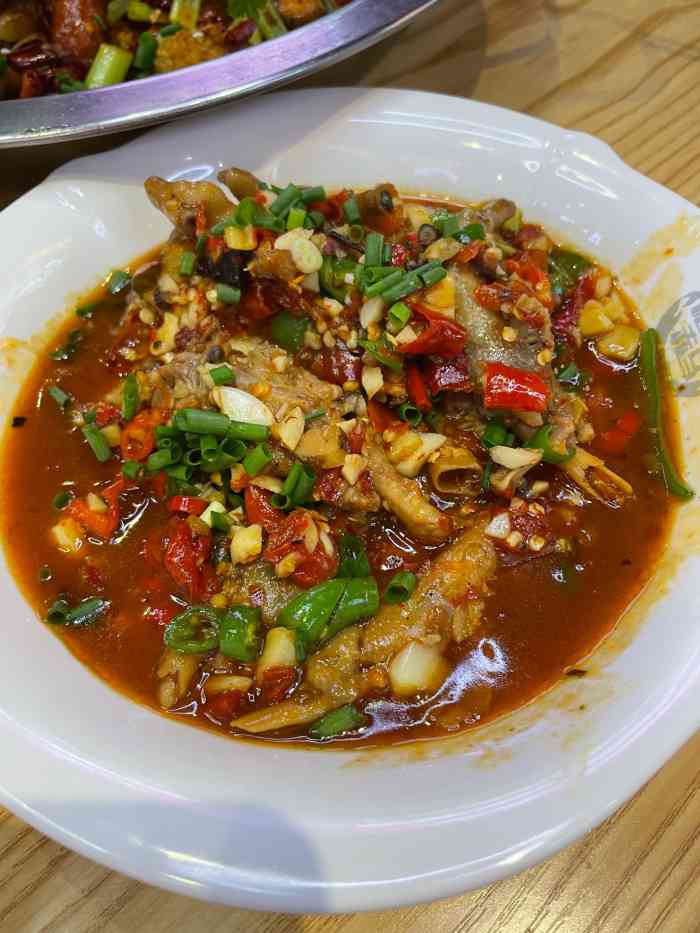 品轩吊锅饭(万力时代店"位于万力时代白鱼赤乌的一个小角落,但是鄙.