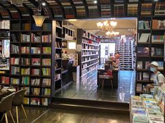 -钟书阁(松江泰晤士小镇店)