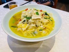-阿瓦山寨·湘菜现炒·剁椒鱼头王(咸阳总店)