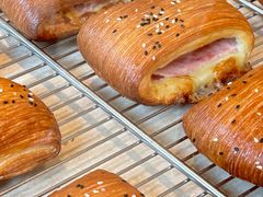 -VERIE BAKEHOUSE