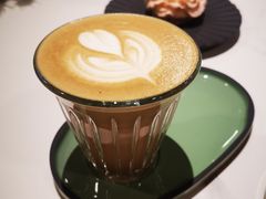 燕麦澳白-潮一不贰·法式甜品·生日蛋糕·西式简餐(外滩店)