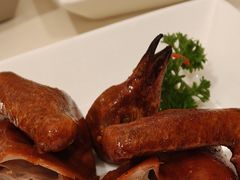 玻璃脆皮乳鸽-利苑酒家(合景国际金融广场店)