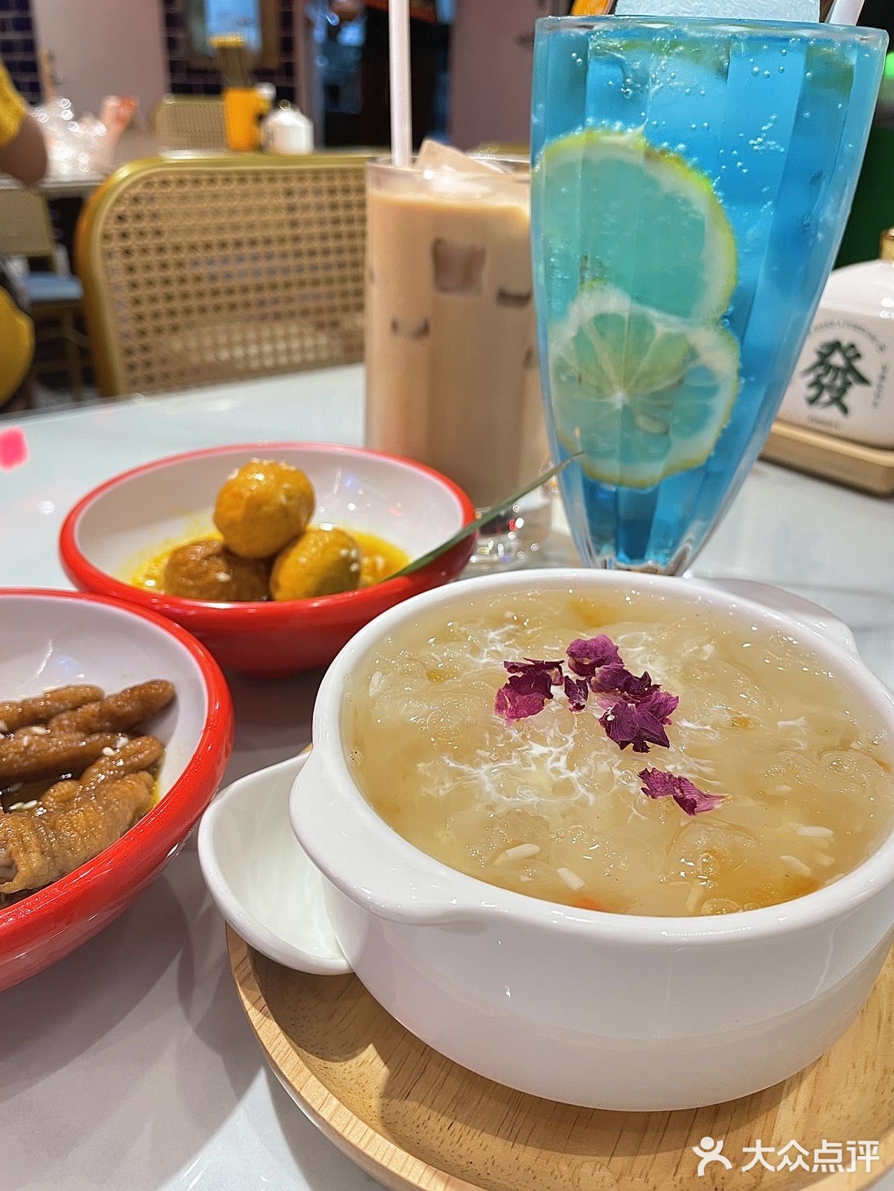 氛围感💯，港式米线