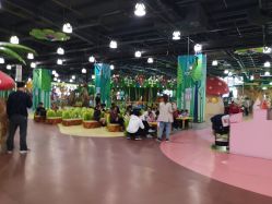 -维佳童话镇演出现场(徐东店)