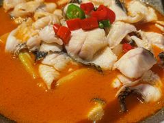 思茅酸汤鱼片-老滇山寨•云南特色菜•地方菜•民族风情歌舞表演(金碧店)