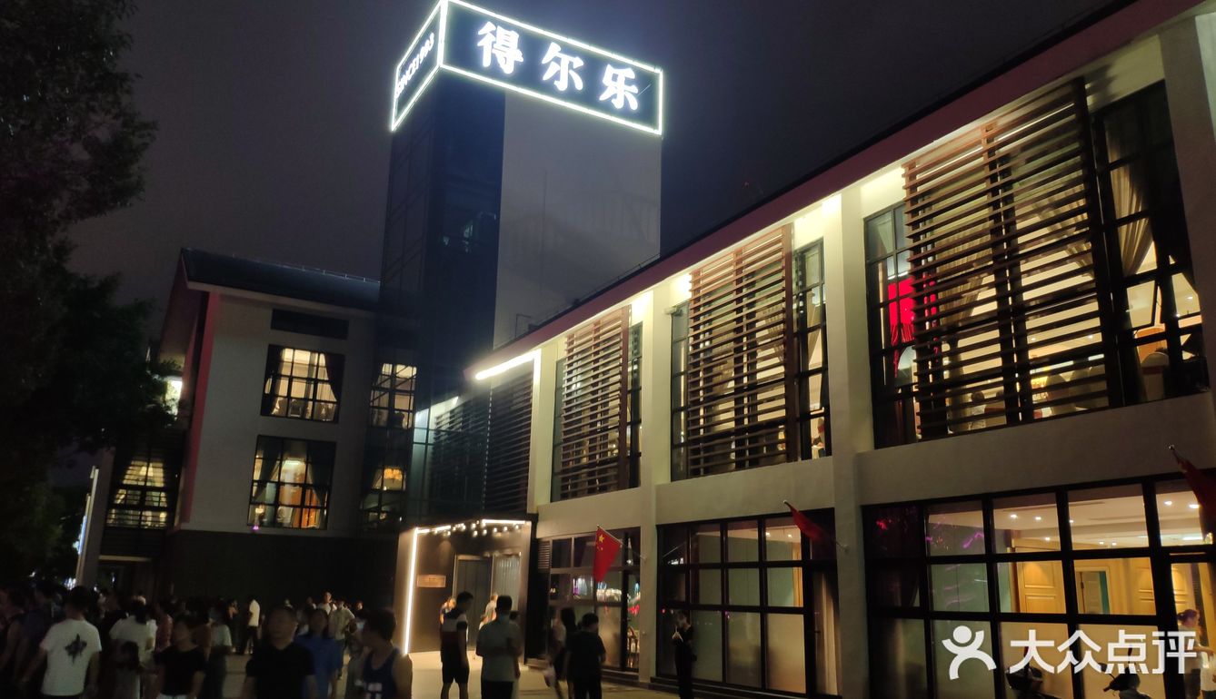 尤其是图一图二的石拱桥，他既可以行驶车辆又可以观光步行