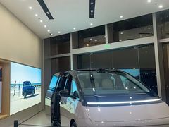 -理想汽车(世纪汇店)