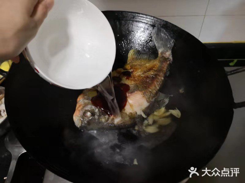 酸菜红烧金鲳鱼，高蛋白低脂肪为健康打call！