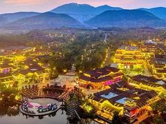 -茅山东方盐湖城景区