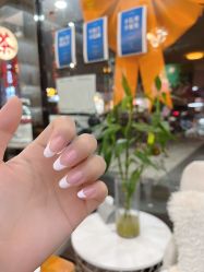 -花岐款式专研健康美甲沙龙