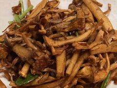 盐焗菌菇-丝路金桃·新疆菜(徐汇店)